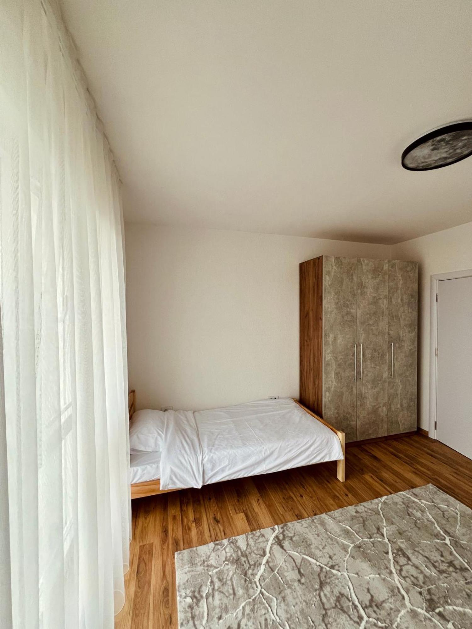 Holiday Apartments Gjakova Стая снимка