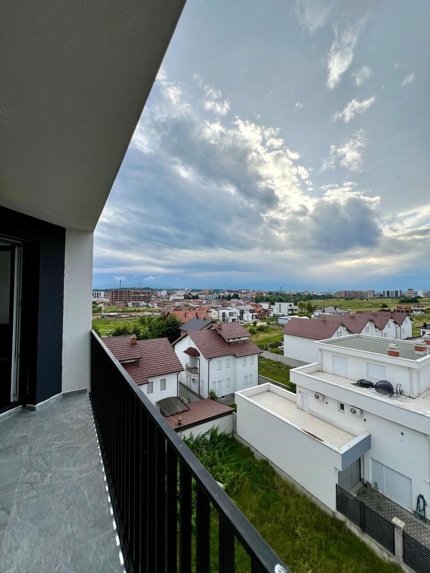 Holiday Apartments Gjakova Стая снимка