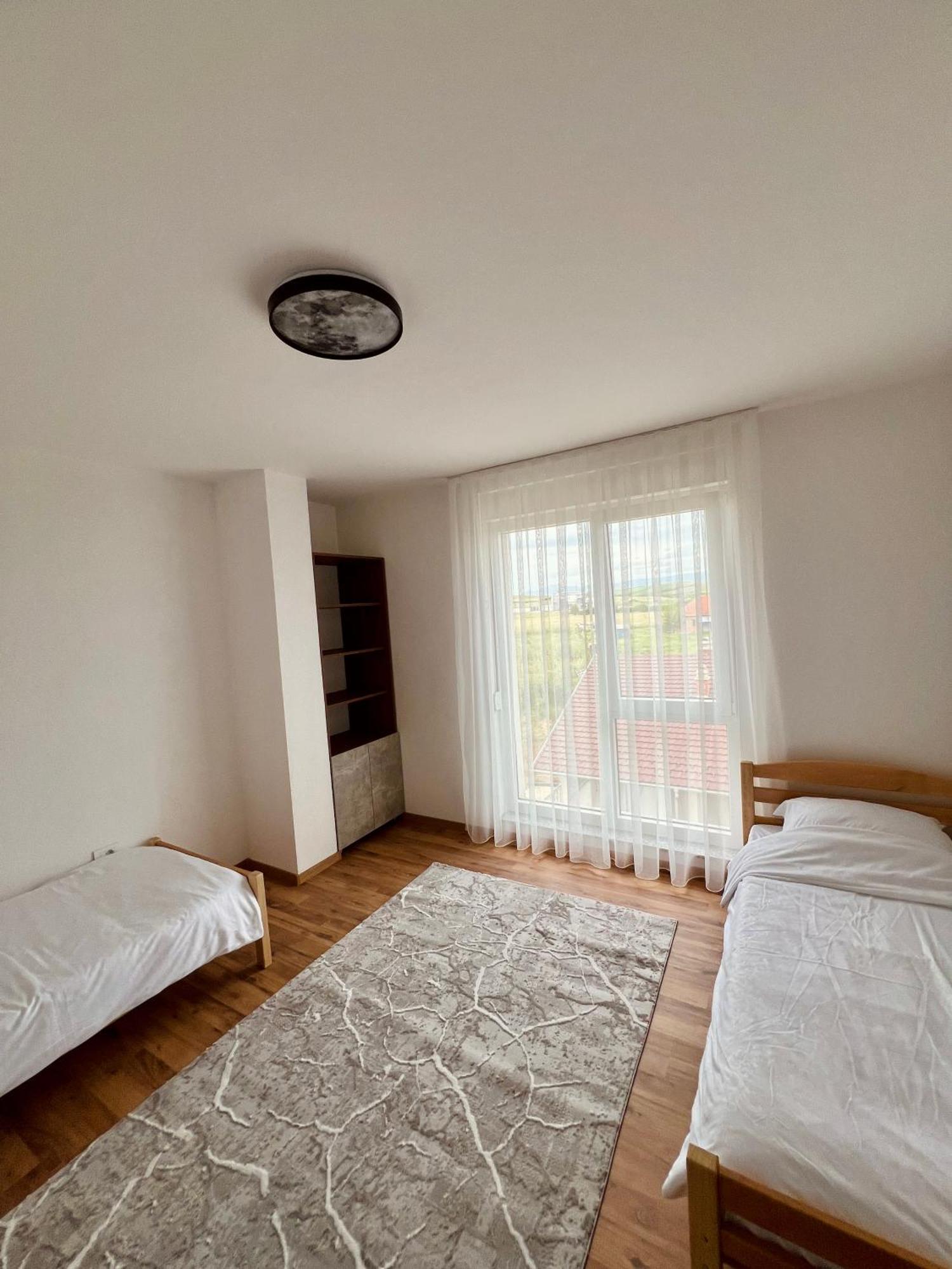 Holiday Apartments Gjakova Стая снимка