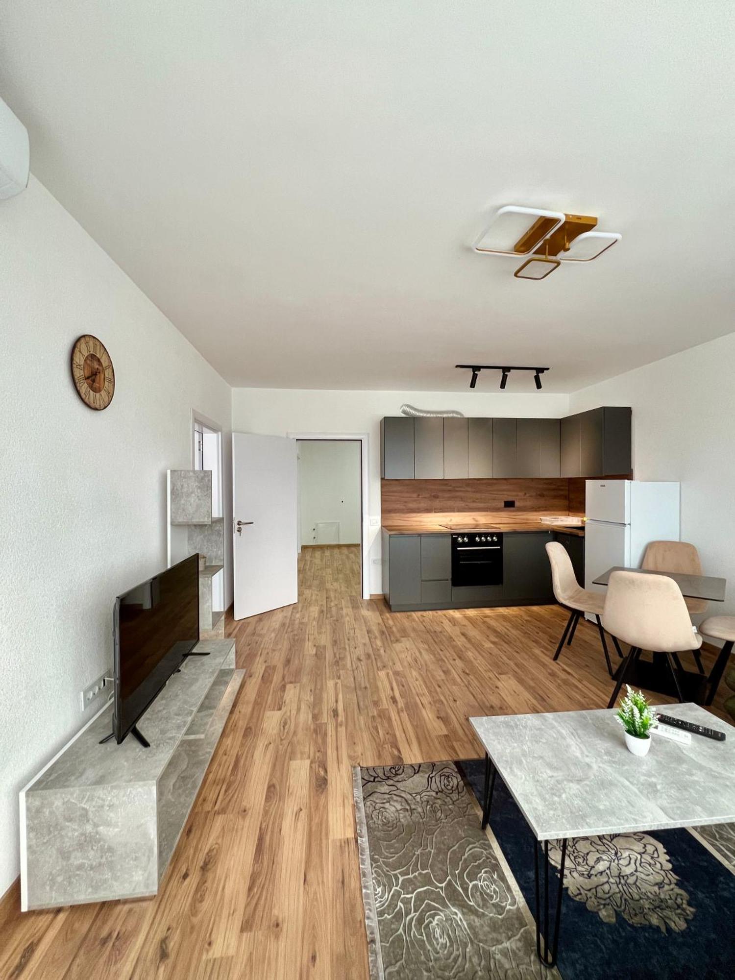 Holiday Apartments Gjakova Стая снимка