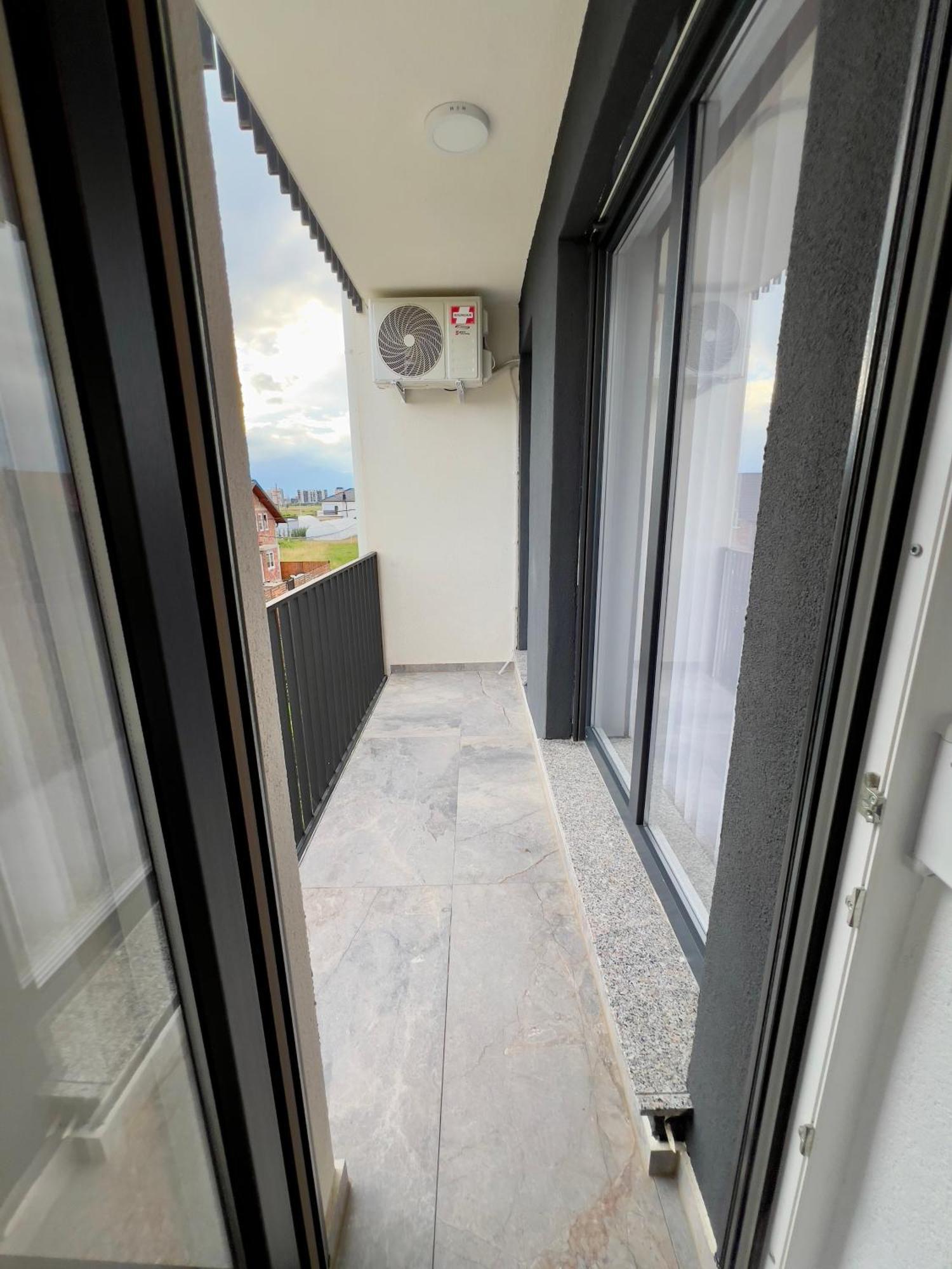 Holiday Apartments Gjakova Стая снимка