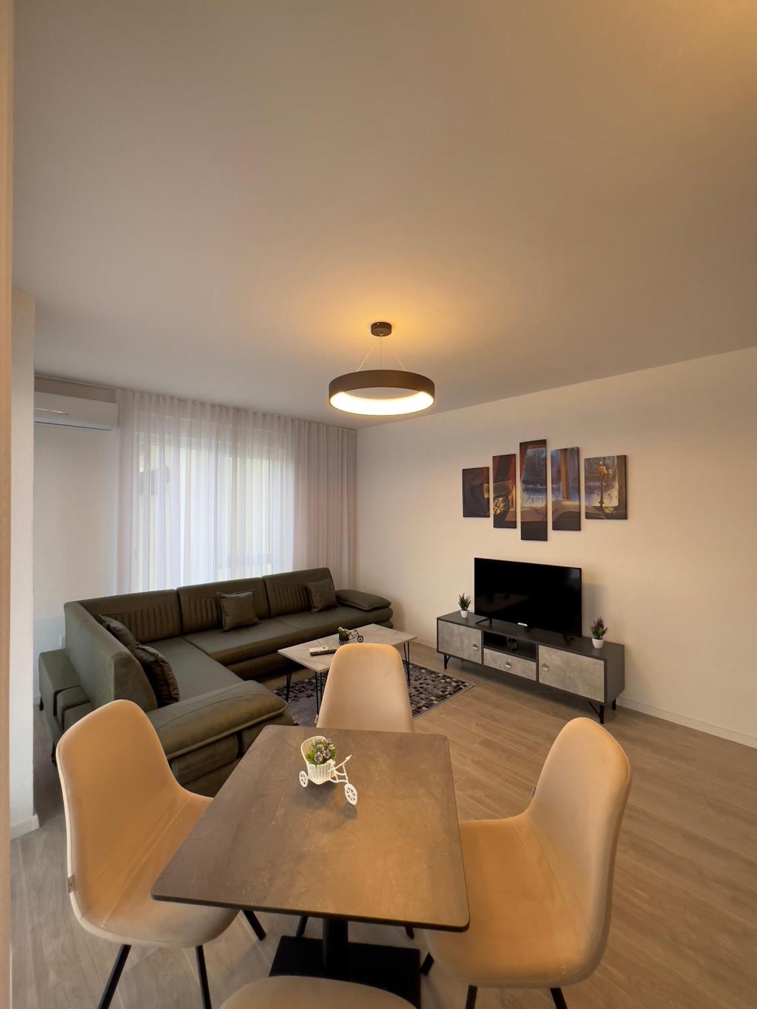 Holiday Apartments Gjakova Стая снимка