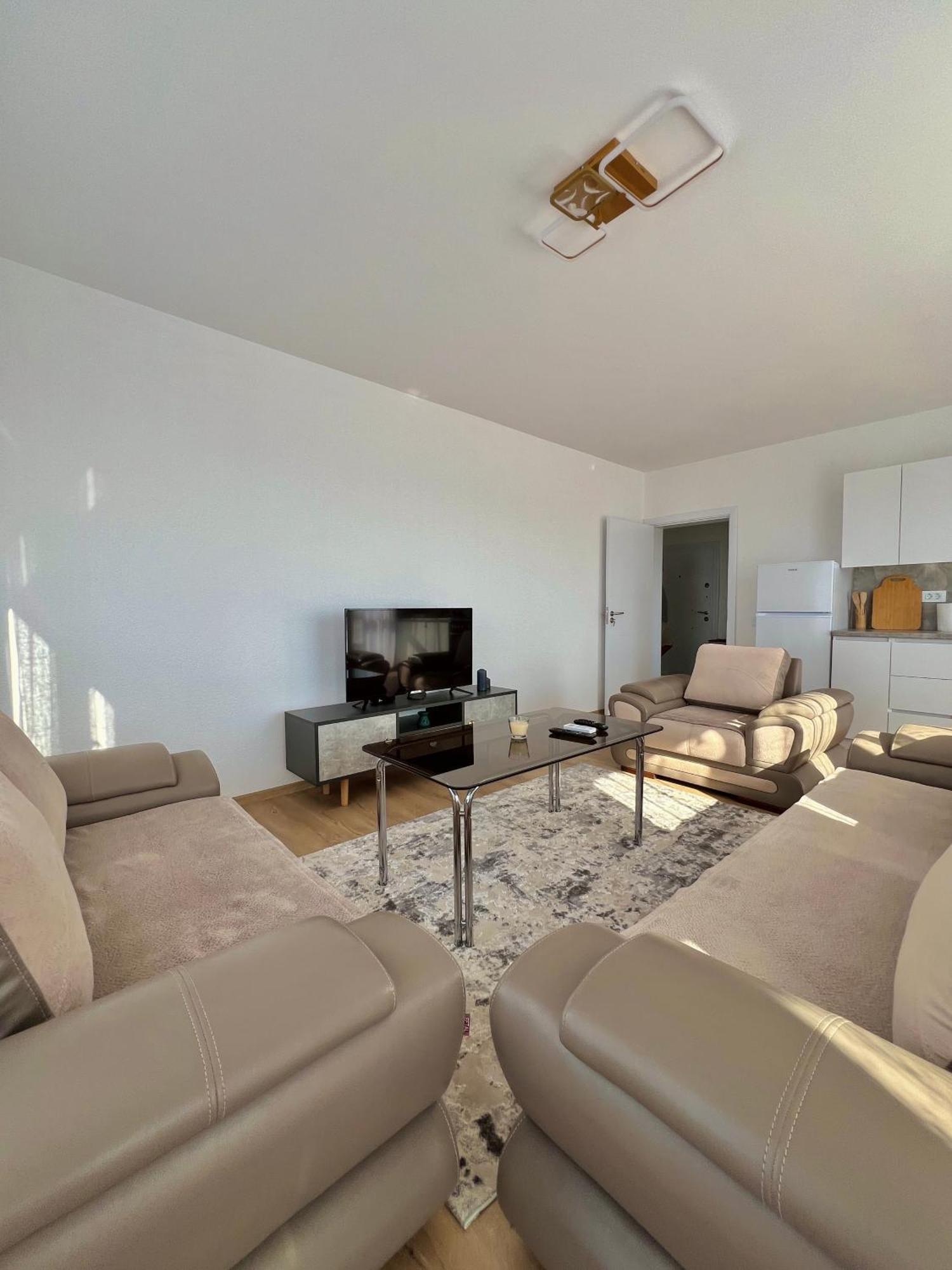 Holiday Apartments Gjakova Стая снимка
